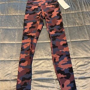 Lululemon Wunder Unders size 4 NWT